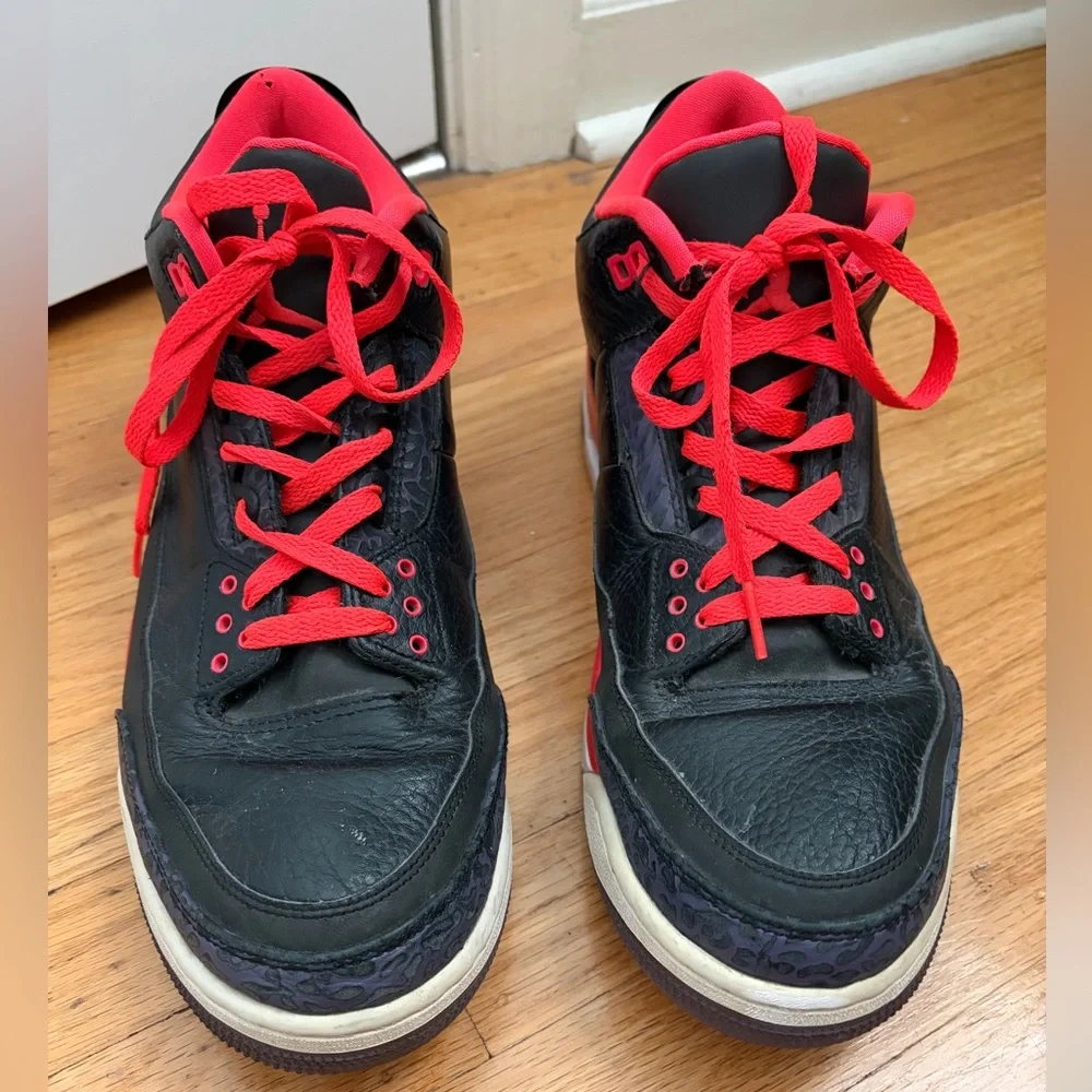 Nike Men’s Air Jordan 3 Retro Crimson sneakers